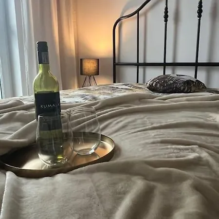 Modern Free Parking + Netflix *