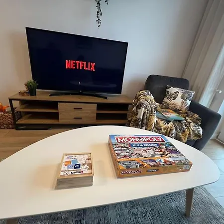 Modern Free Parking + Netflix *